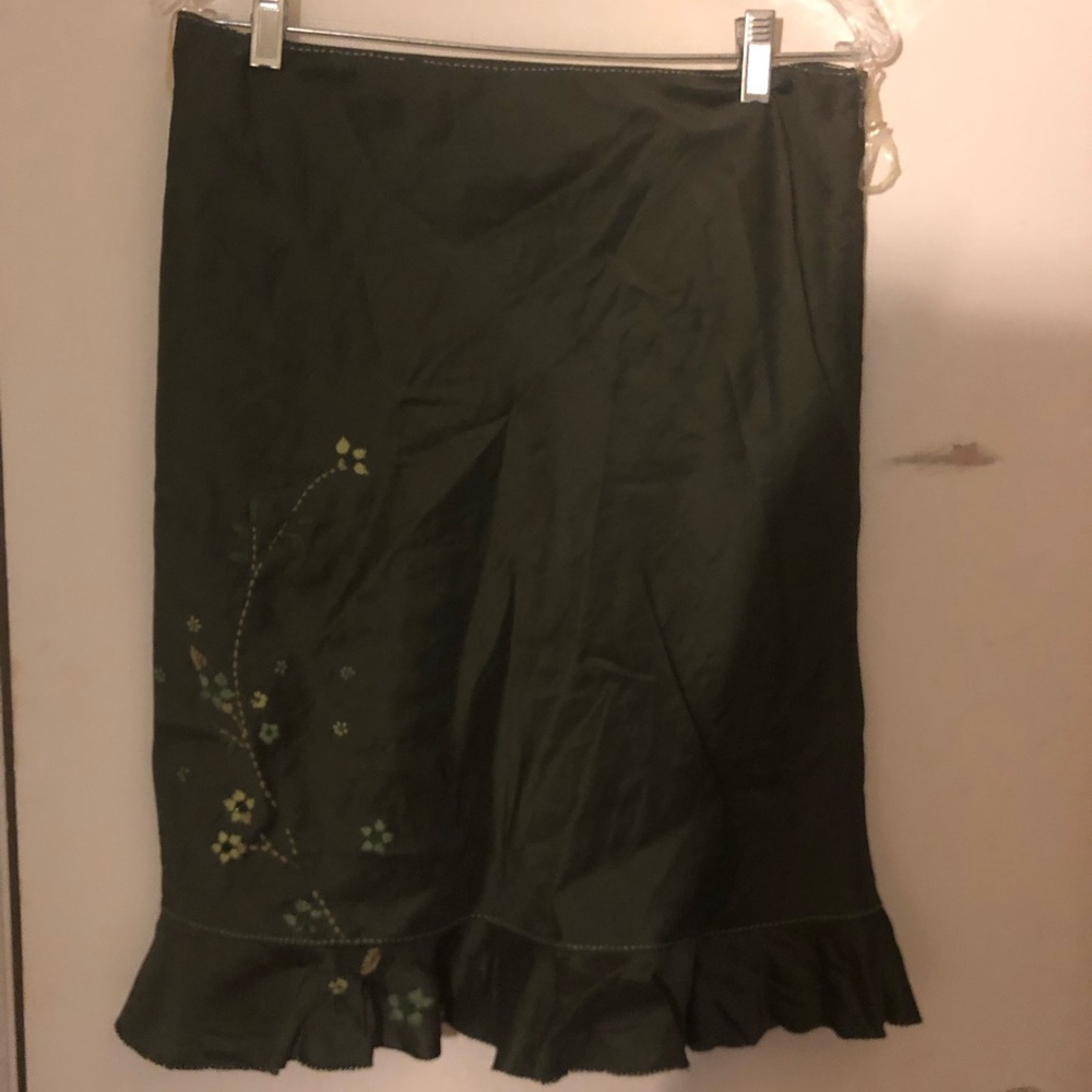 Green Tahari skirt with ruffle hem